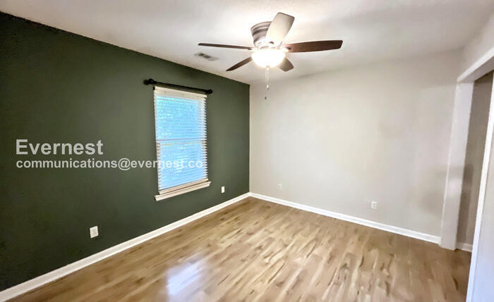 Building Photo - 1110 Fernway Cir
