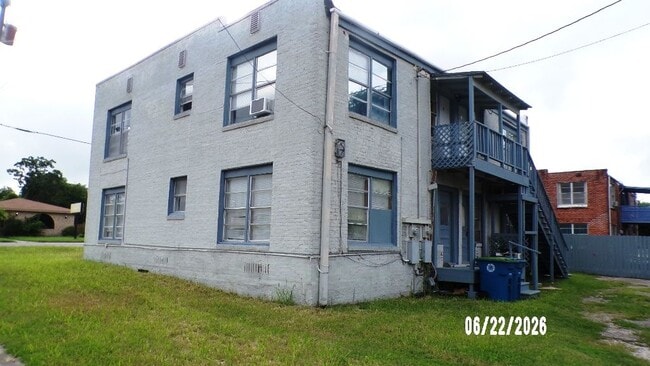 Building Photo - 700 N Washington St