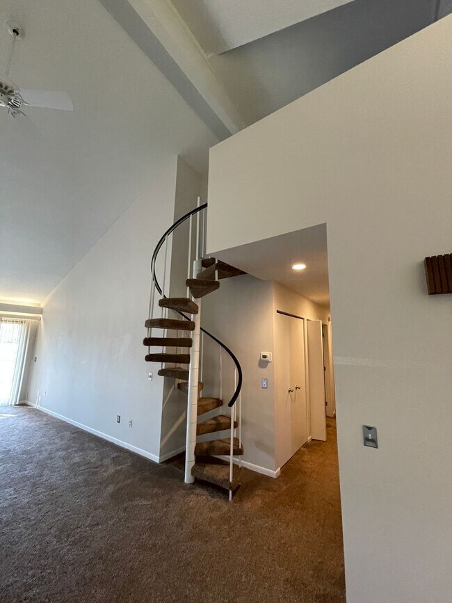 Building Photo - For Lease / Rent