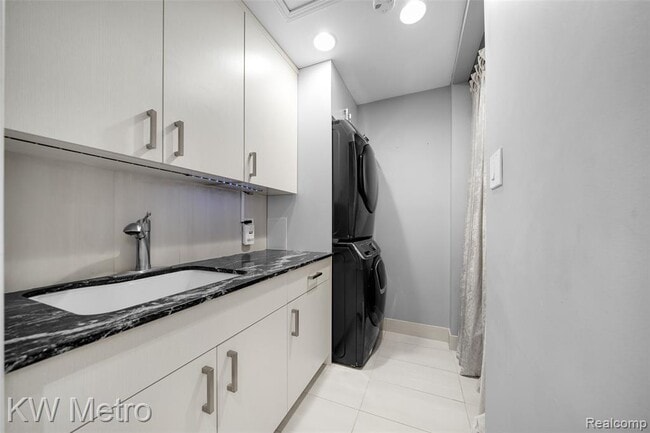 Building Photo - 4096 Chestnut Hill Dr