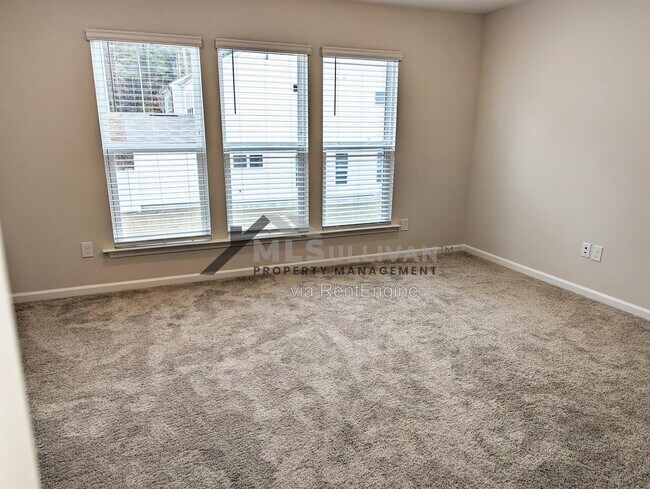 Building Photo - 1527 Smoky Mountains St