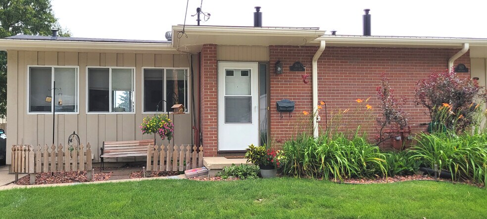 Building Photo - 1615 Reetz Rd