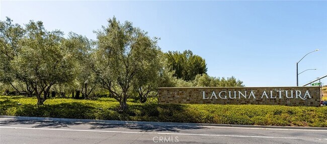 Building Photo - 52 Brindisi