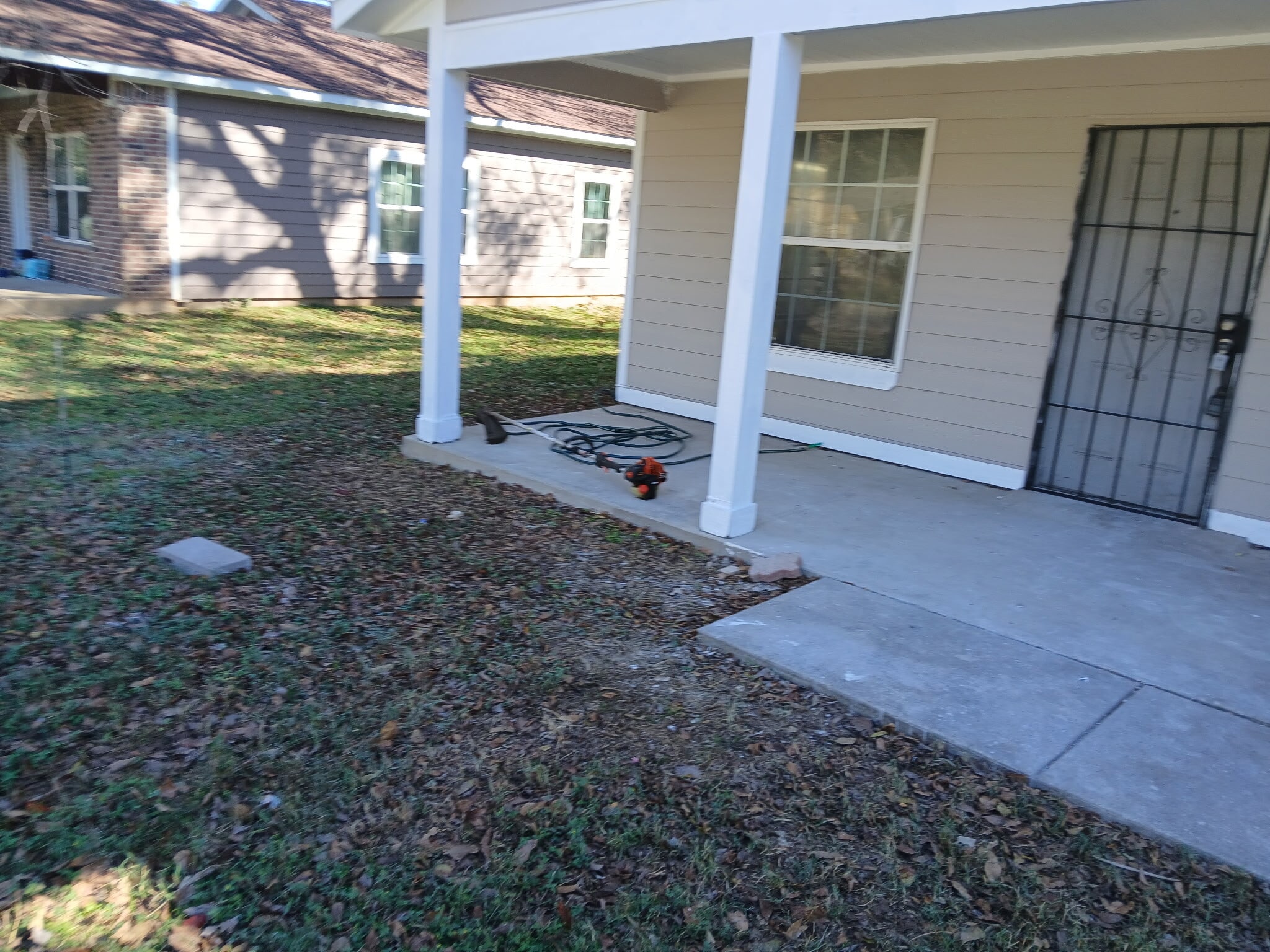 Nice front porch large enough for some comfy outdoor chairs. - 4720 Burma Rd
