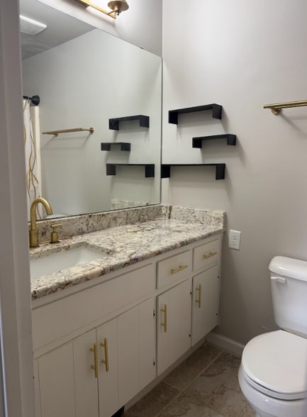 Master en-suite bathroom - 4700 Cornwall Pl