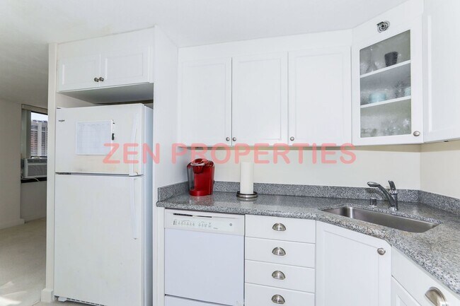 Building Photo - Fully furnished 2 bdrm / 2 bath / 1 parking unit at The Windsor Waikiki