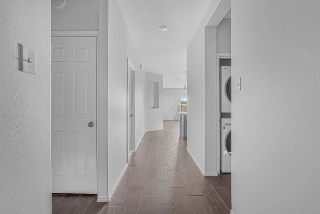 Building Photo - 1616 Tesis Drive