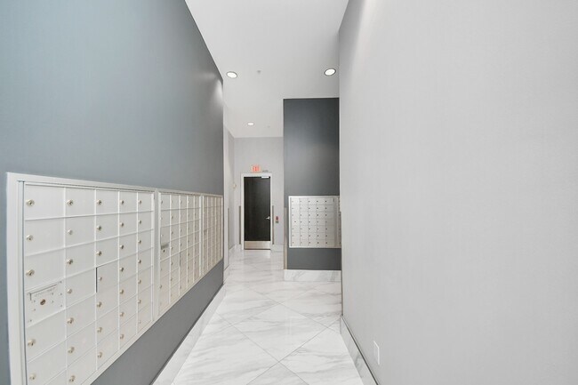 Building Photo - 5925 Almeda Rd