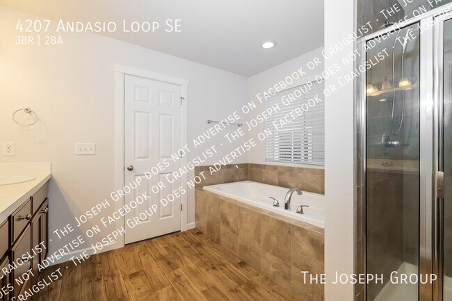 Building Photo - 4207 Andasio Loop SE