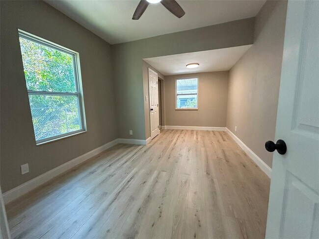 Building Photo - 1218 13th Ave S