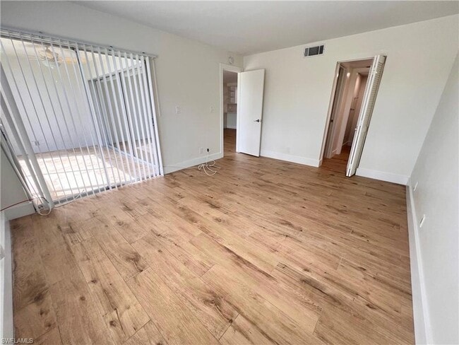 Building Photo - 123 Palm Dr