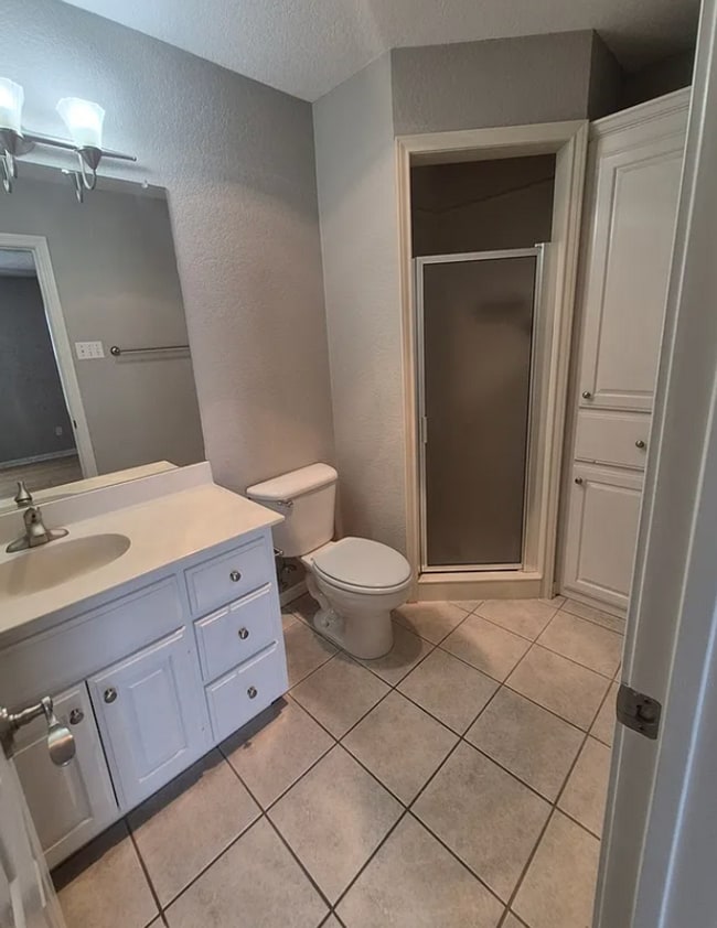 Building Photo - 3 bed 3 bath one block away from Baylor