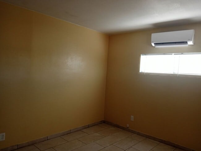 Building Photo - Sweet 1 bedroom 1 bath in 29 Palms