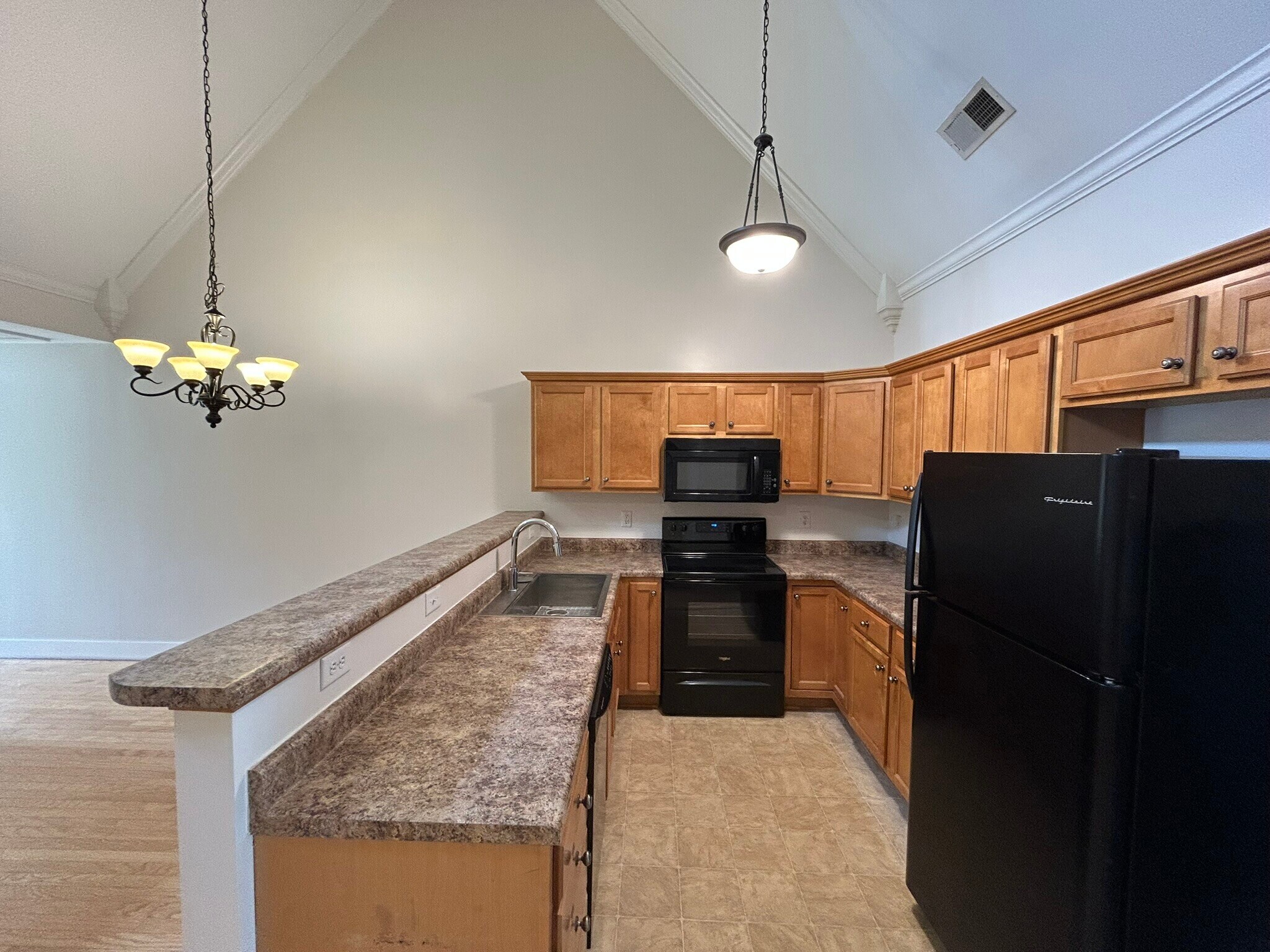 Building Photo - 2070 Rossburg Pl