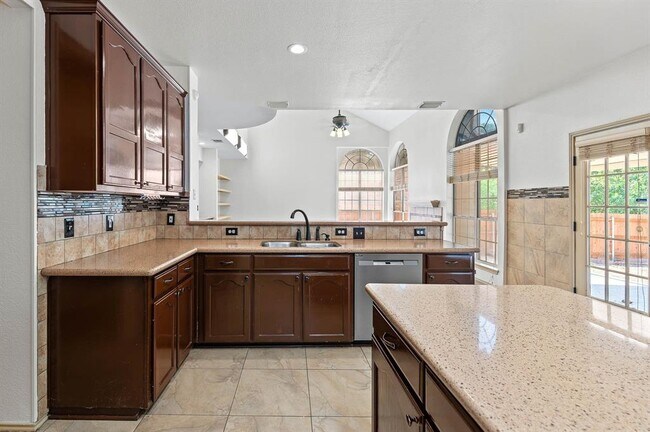 Building Photo - 1601 Chasewood Dr
