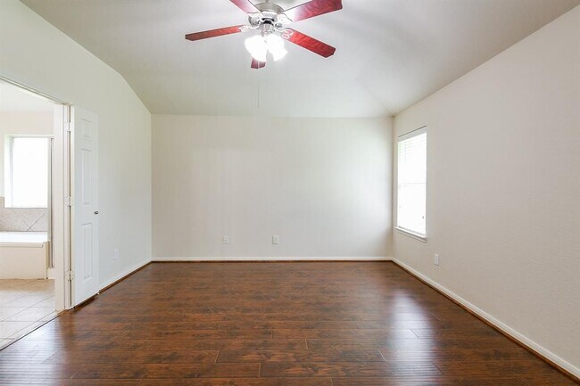 Building Photo - 2318 Appian Way