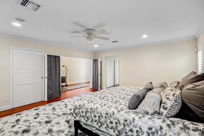 Building Photo - 2121 Areca Palm Rd