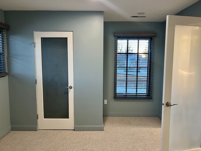 Building Photo - 753 Oak St