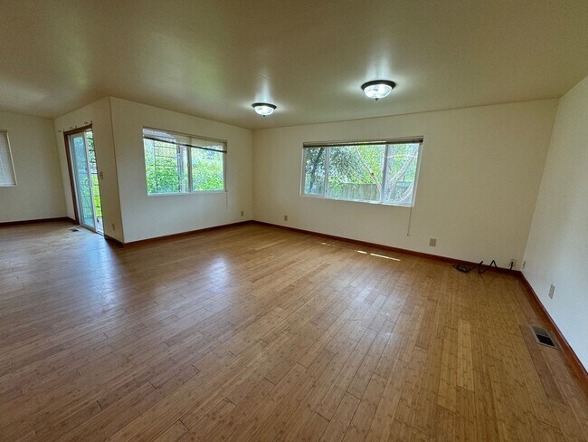 Building Photo - 1135 Aloha Way