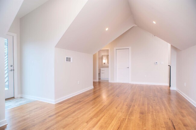 Building Photo - 2121 Jefferson Ave