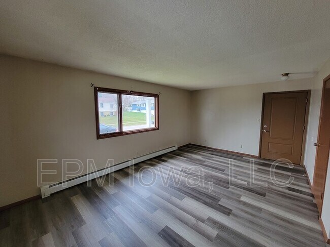 Building Photo - 256 32nd St NW