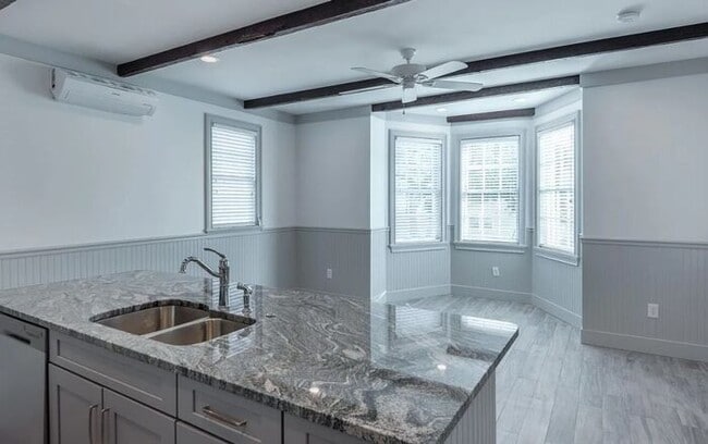 Building Photo - 321 Ashley Ave