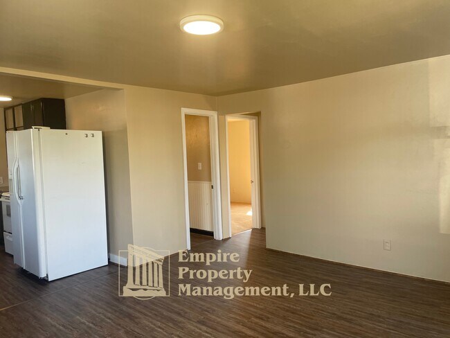 Building Photo - 173 N Seneca Rd