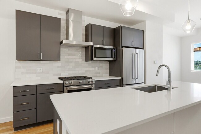 Building Photo - $2,745.95, 2-bed, 2.5 bath, located in Denver with a Rooftop Patio