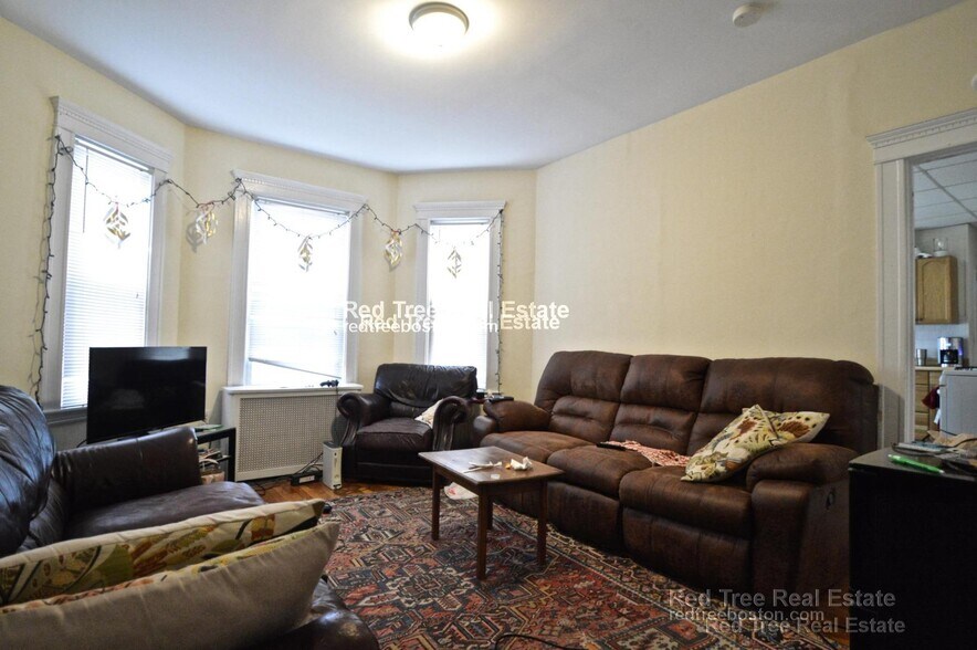 Building Photo - 35 Chester St