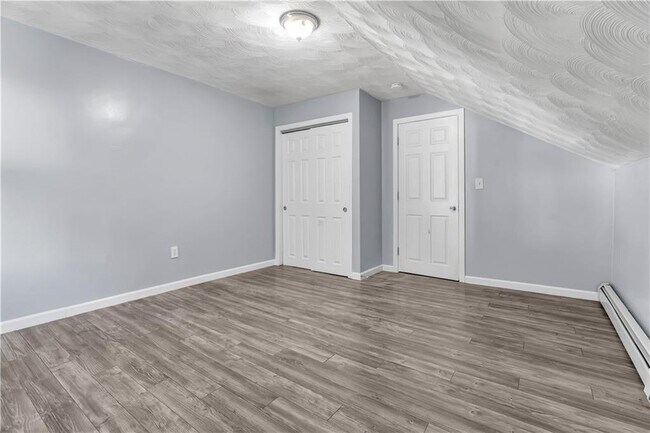 Building Photo - 871 Manton Ave
