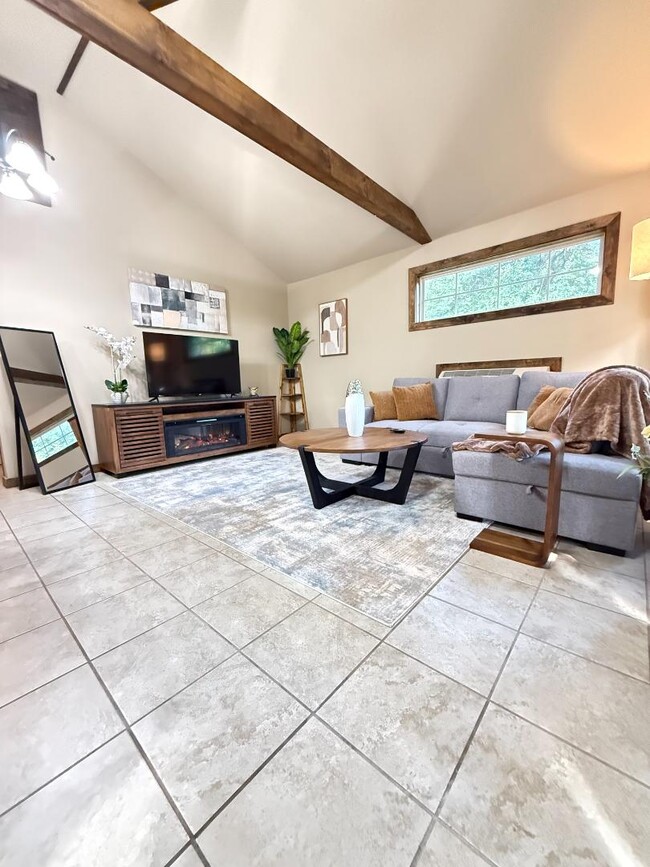 Building Photo - 343 Knob Hill Cir