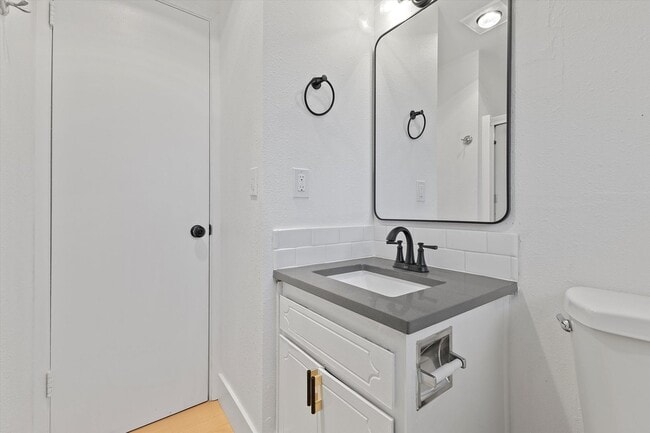 Building Photo - Charming 3-Bedroom Home on Quiet Cul-de-Sac