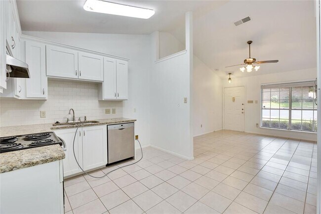 Building Photo - 1015 E Yager Ln