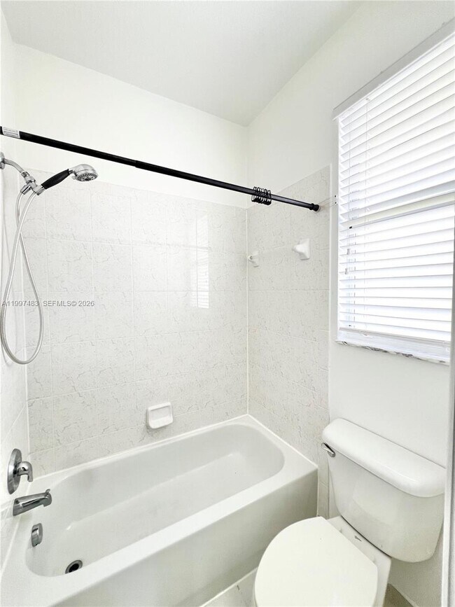 Building Photo - 3910 NE 13th Dr