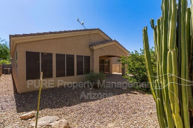 Building Photo - 737 S Sycamore Pl