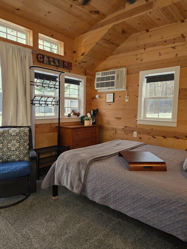 Building Photo - Forest Lake