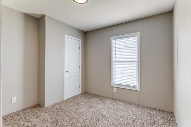 Building Photo - 7151 Woodlake Pkwy