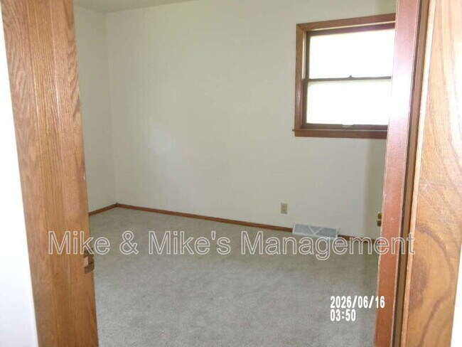 Building Photo - 18620 Midland Pl