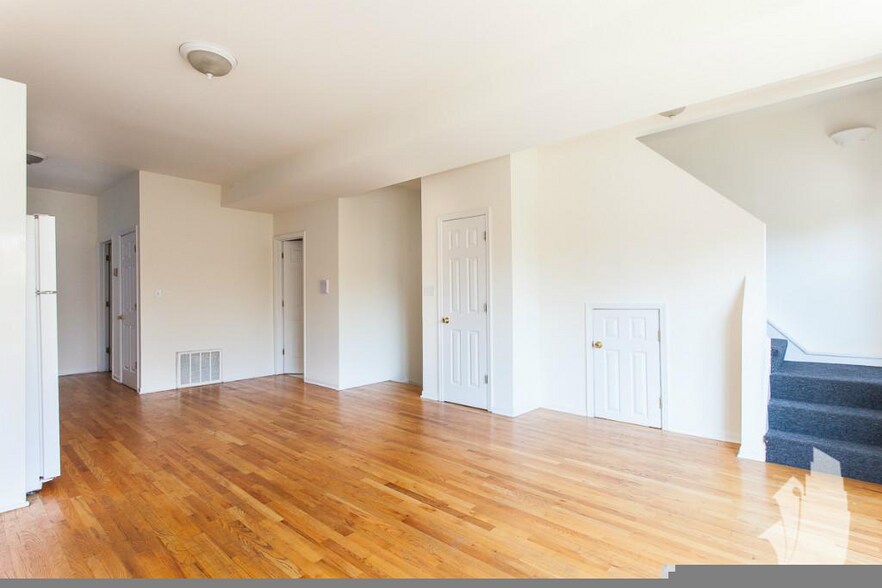 Building Photo - 2432 N Ashland Ave