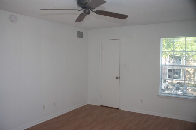 Building Photo - 4225Thor205