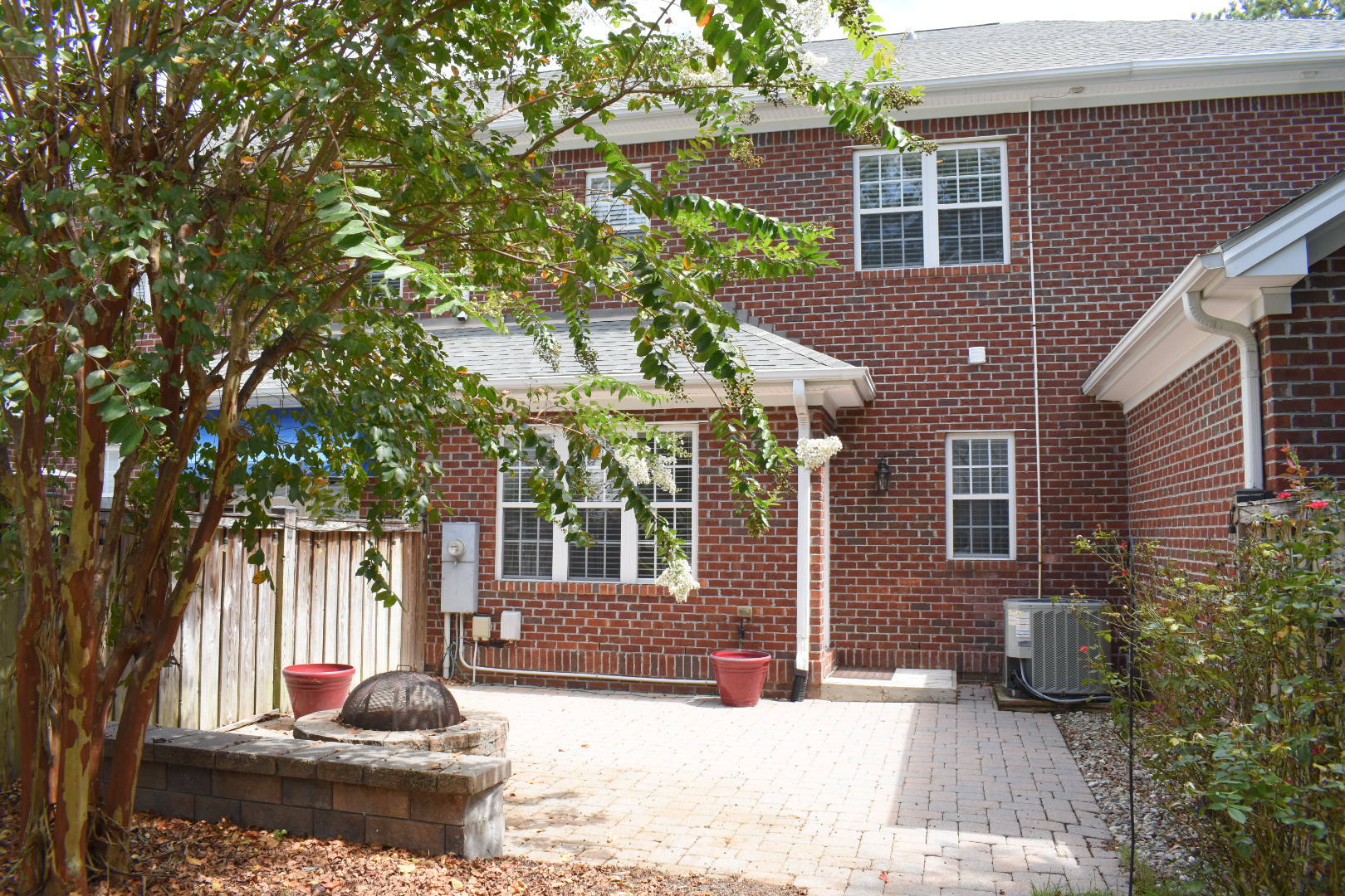 Building Photo - 393 Whisper Park Dr
