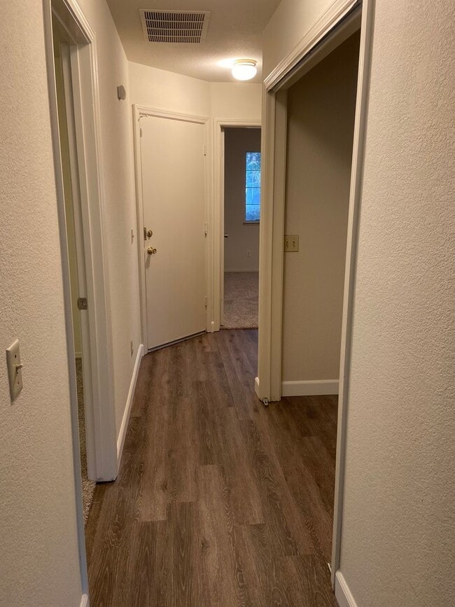 Building Photo - Antelope Highlands 3 Bdrm, 2 Bath!