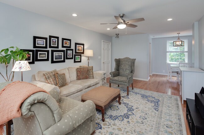 Building Photo - 3281 S Stafford St