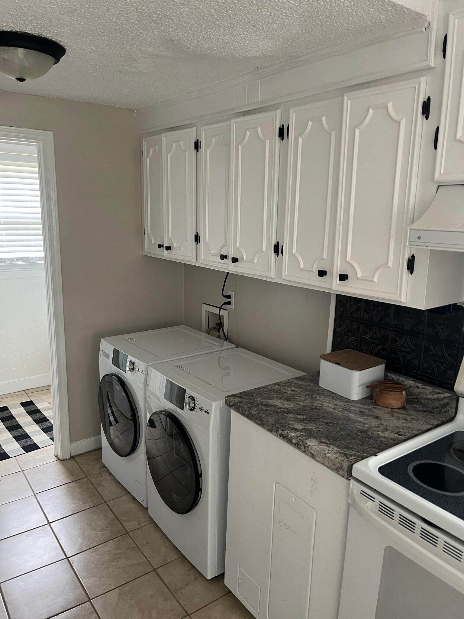 Building Photo - 611 Greenway Dr