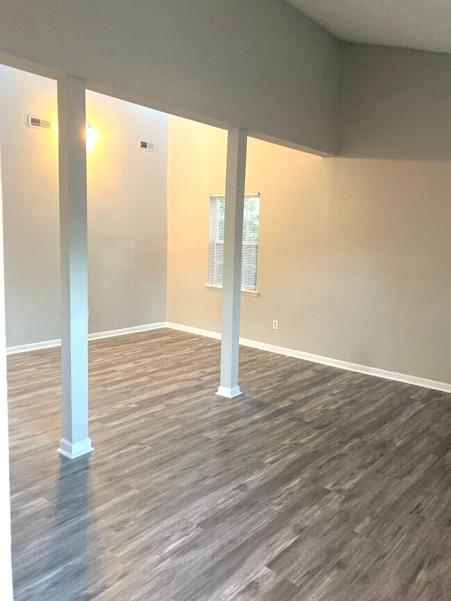 Building Photo - 170 S Kentucky Ave