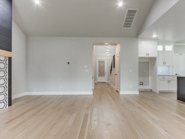 Building Photo - 8140 Jenny Ln