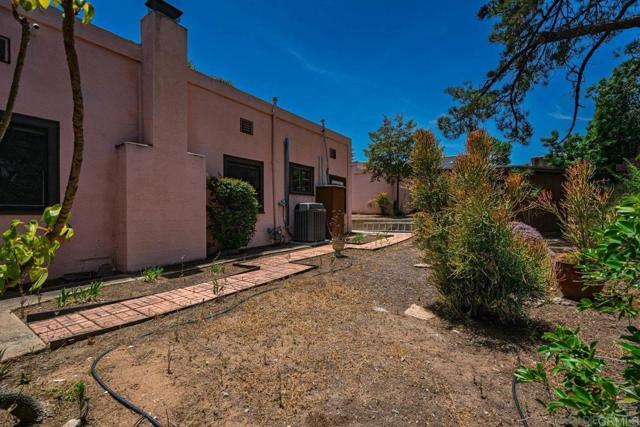 Building Photo - 145 S Grape St