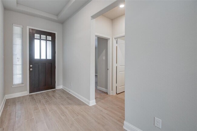 Building Photo - 12704 Southern Oaks Landing