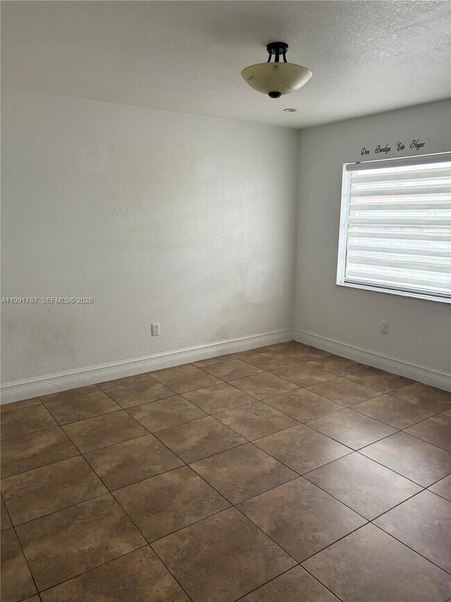 Building Photo - 4386 W 10th Ave