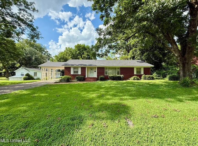 Building Photo - 110 Shadowlane Dr
